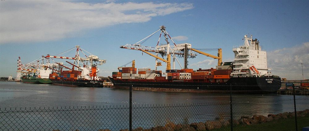 Container ships and cranes at Swanson Dock